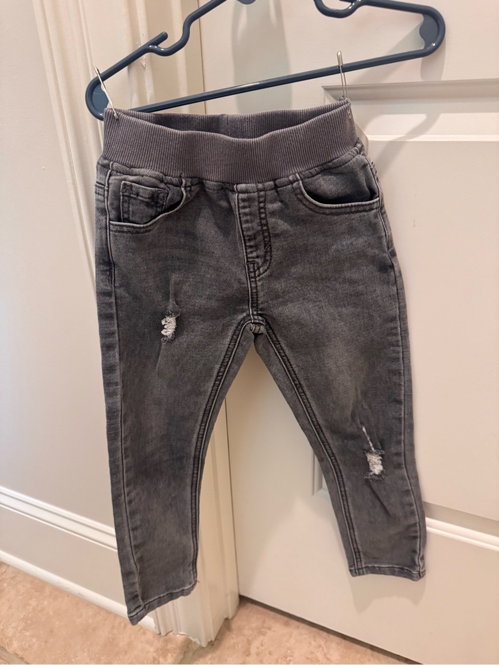 Toddler Boys Black Distressed Pants. Size 4t.
